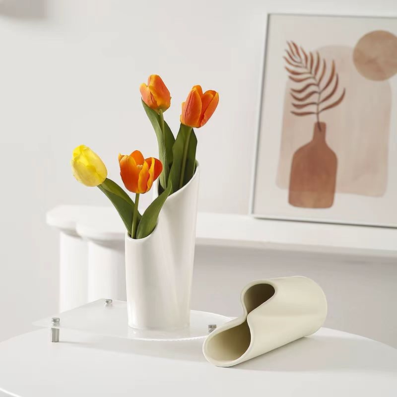 Minimalist Infinity Ceramic Vase 3