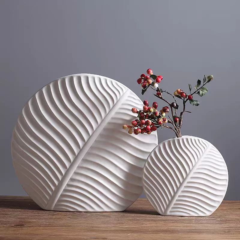 Minimalist Leaf Vase 2