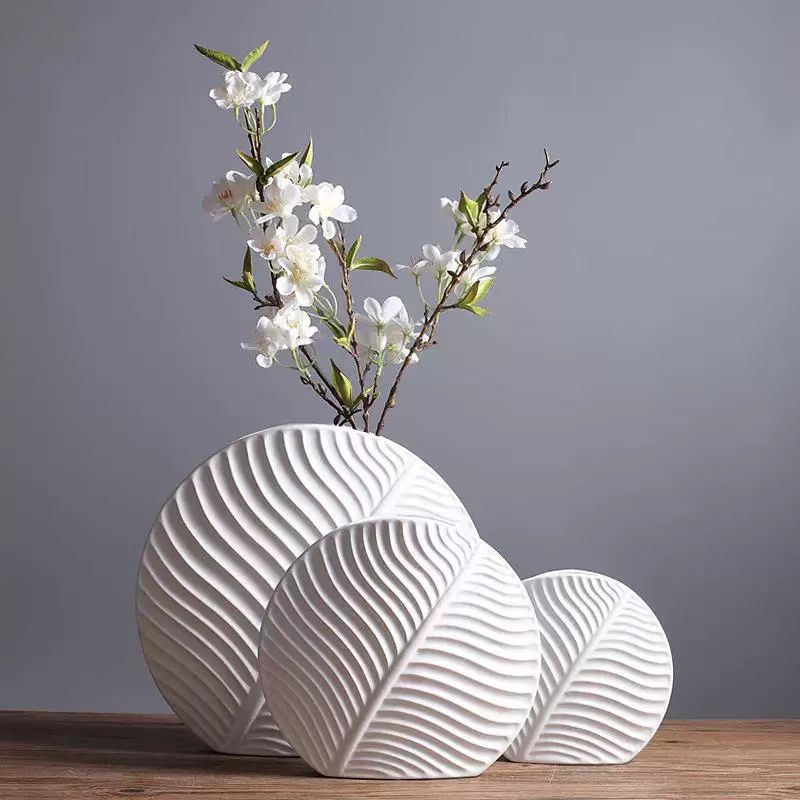 Minimalist Leaf Vase 7