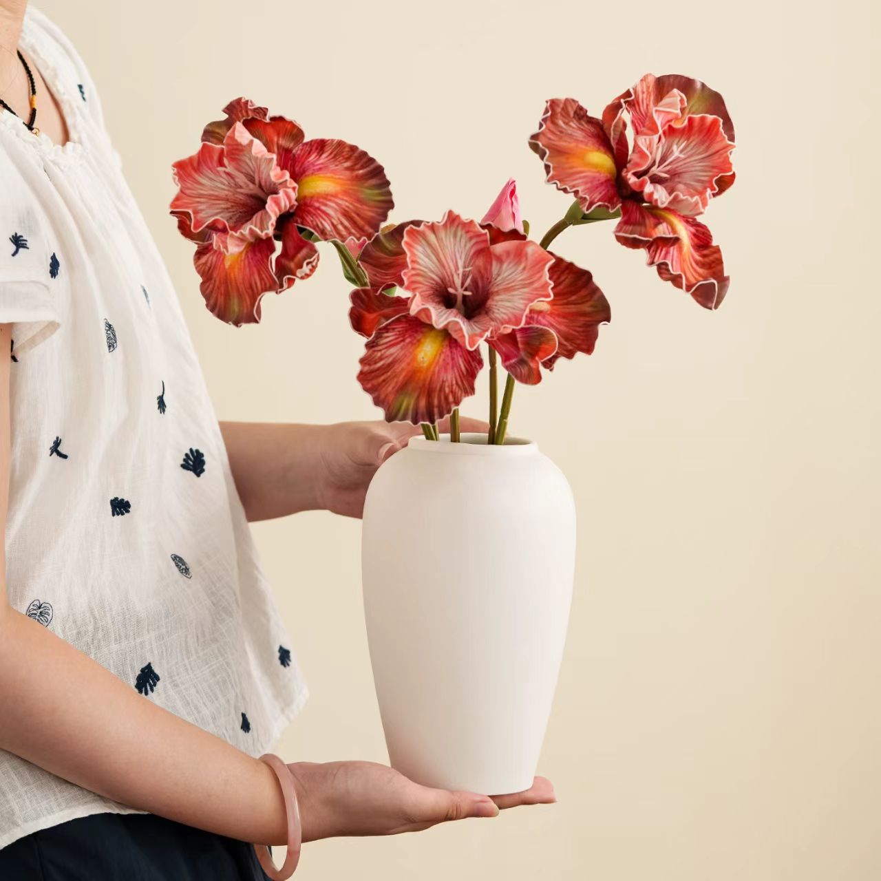 Minimalist Matte Glossy Ceramic Vase 3