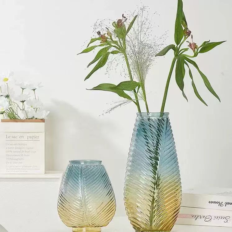INS Maple Leaf Textured Vase