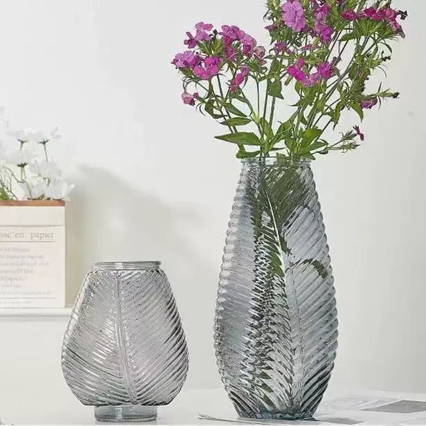INS Maple Leaf Textured Vase