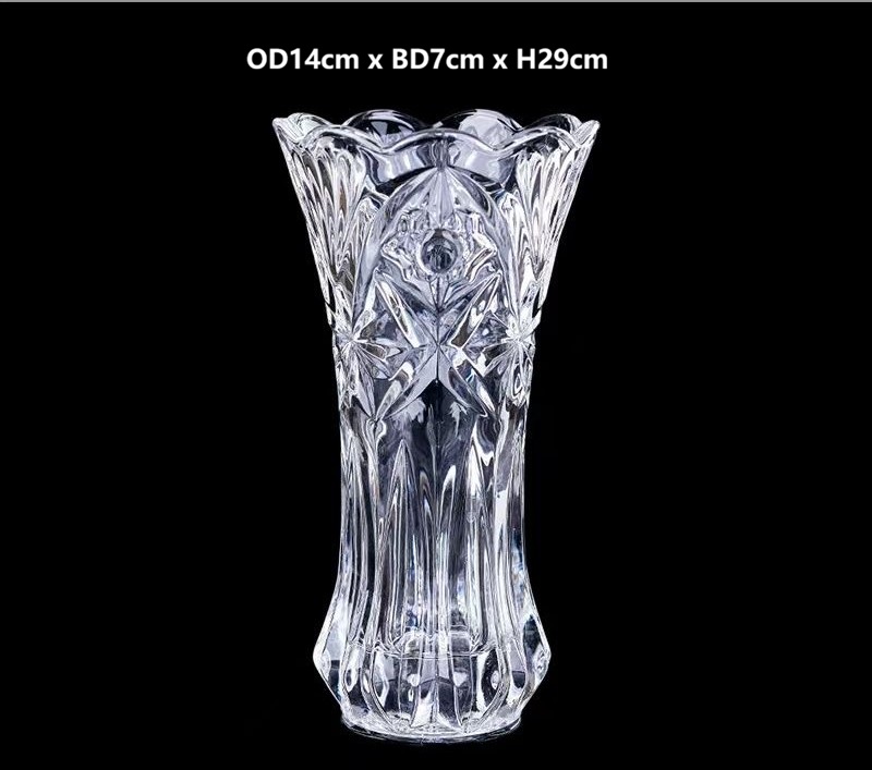 Minimalist Crystal Fluted Vase 2