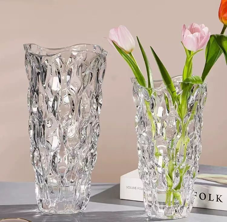 Minimalist Crystal Ripple Vase 3