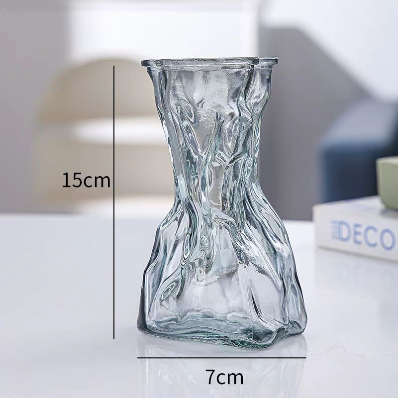 Minimalist Twisted Glass Vase 2