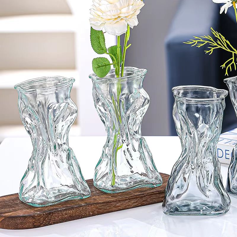 Minimalist Twisted Glass Vase 3